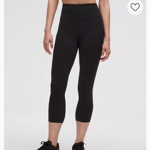 Lululemon Black Lightweight Crop Leggings 23” – Size Estimated